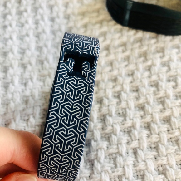 Tory Burch for Fitbit band - Picture 3 of 6